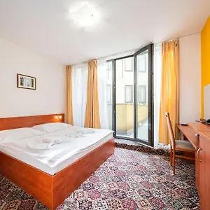 De Luxe Prague